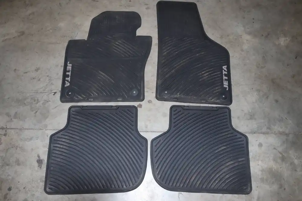 Free Returns VW Rubber Floor Mat Set (Jetta) 5C7061550A